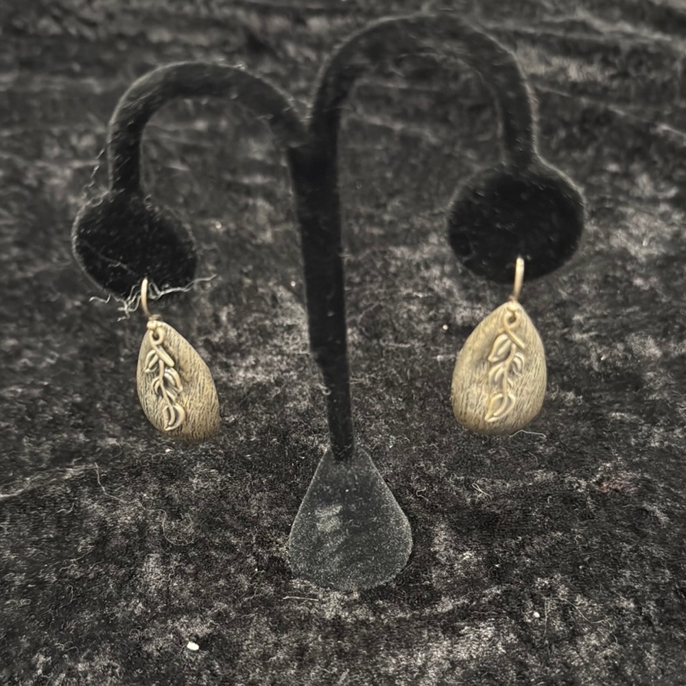 Silpada Elegant silver Leaf Drop Earrings